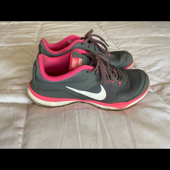 Nike Shoes - Nikes